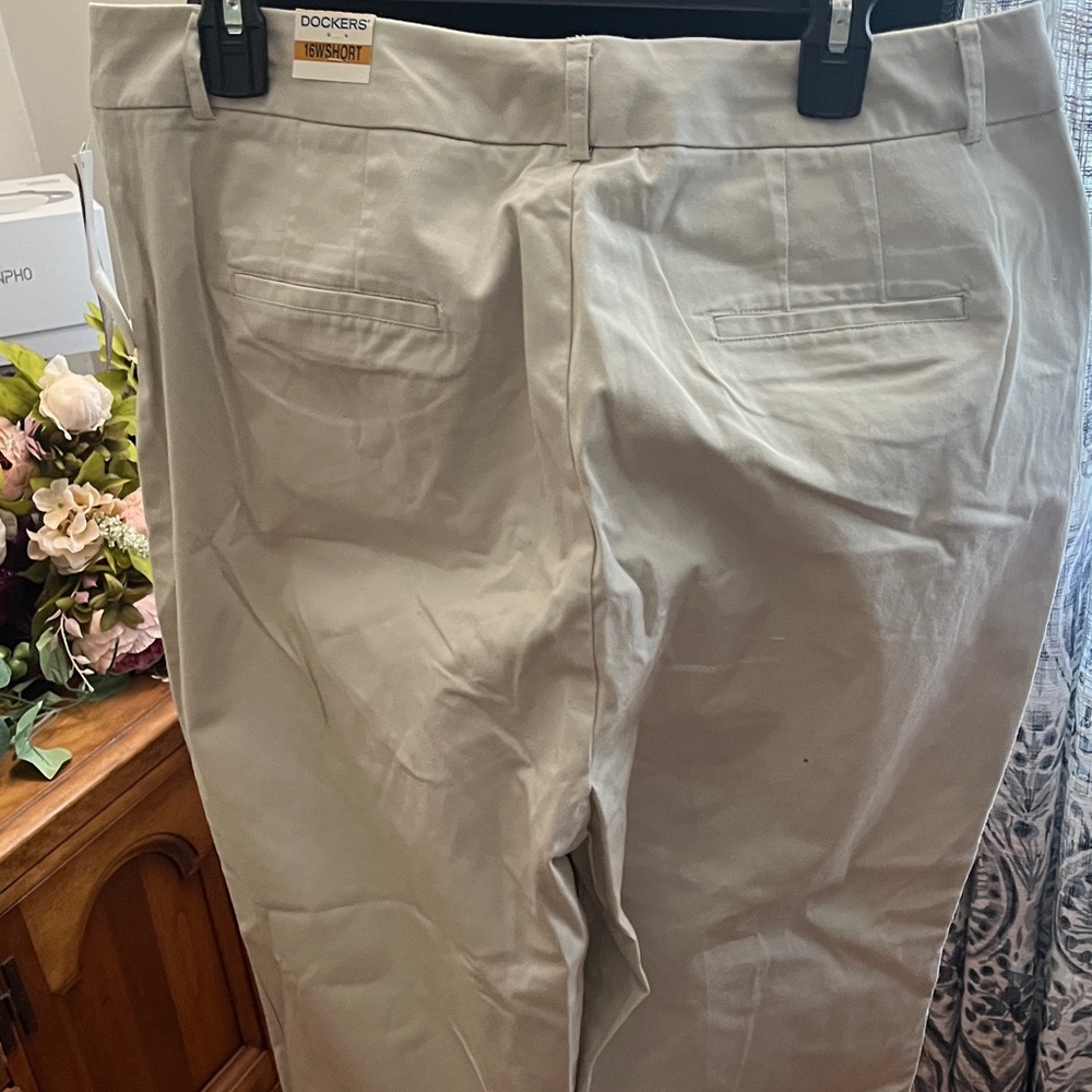 Dockers Women's Metro Pant in Light Tan - Picture 2 of 3